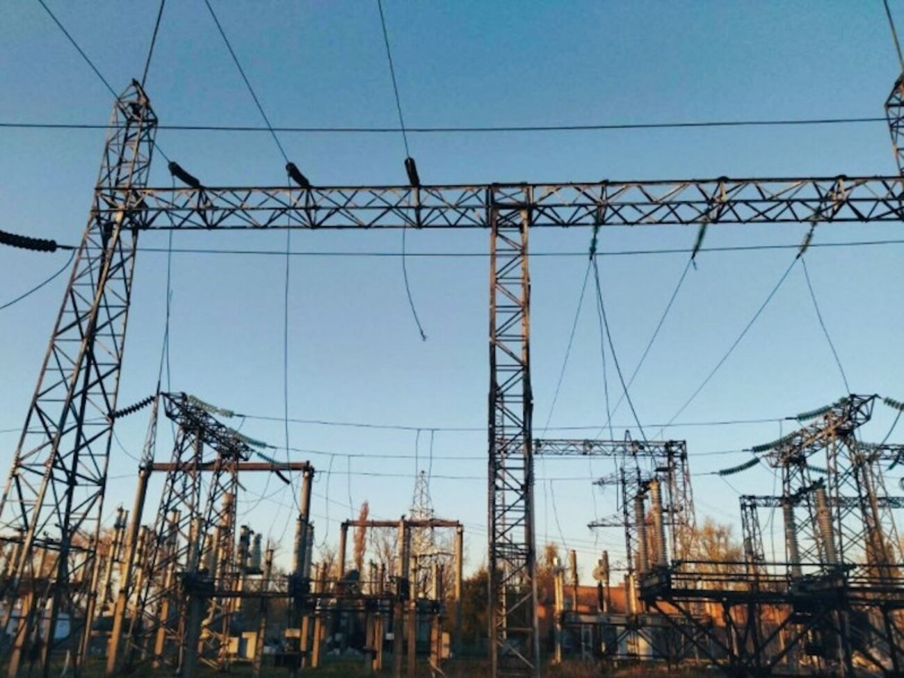 Без света осталось примерно 90 тыс. семей