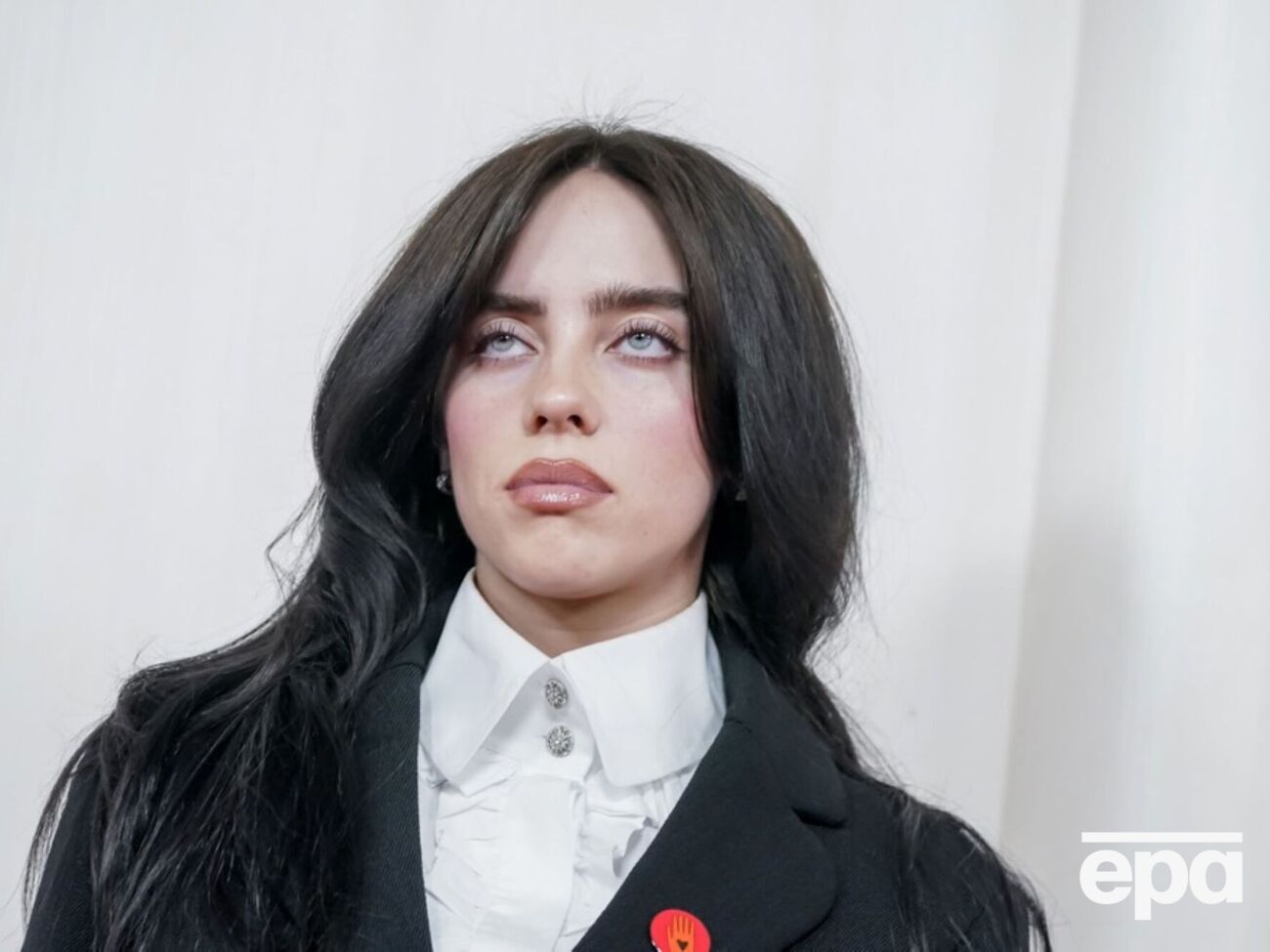 Айлиш: Я сама сталкивалась с некоторыми вещами, меня использовали. Мои границы были нарушены, если говорить вежливо