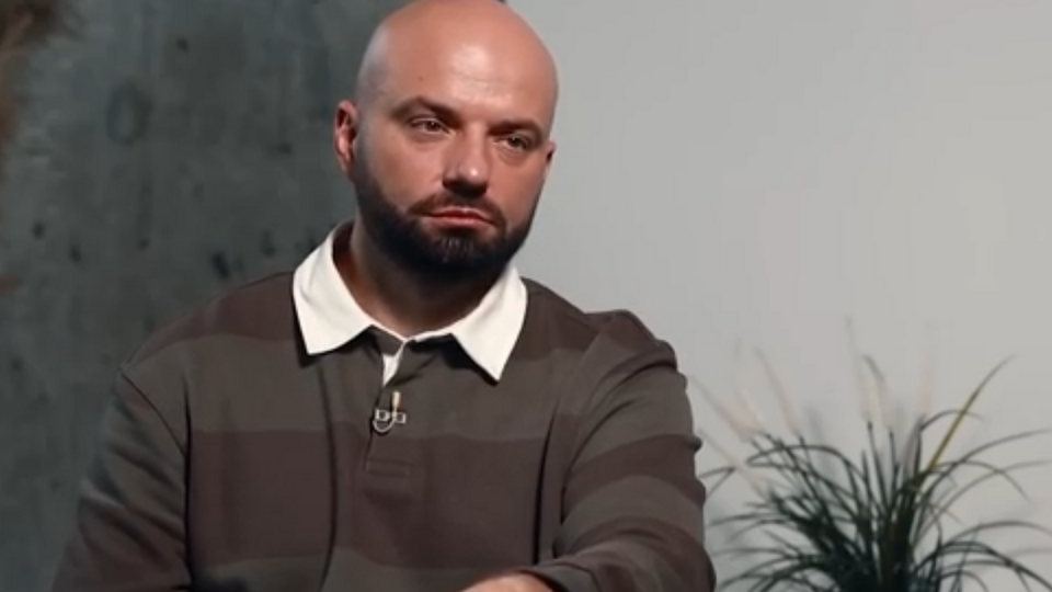 Демин: И вот когда она уже села на кровать, я понял, что сейчас нужно либо сказать "нет", либо будет п...здец