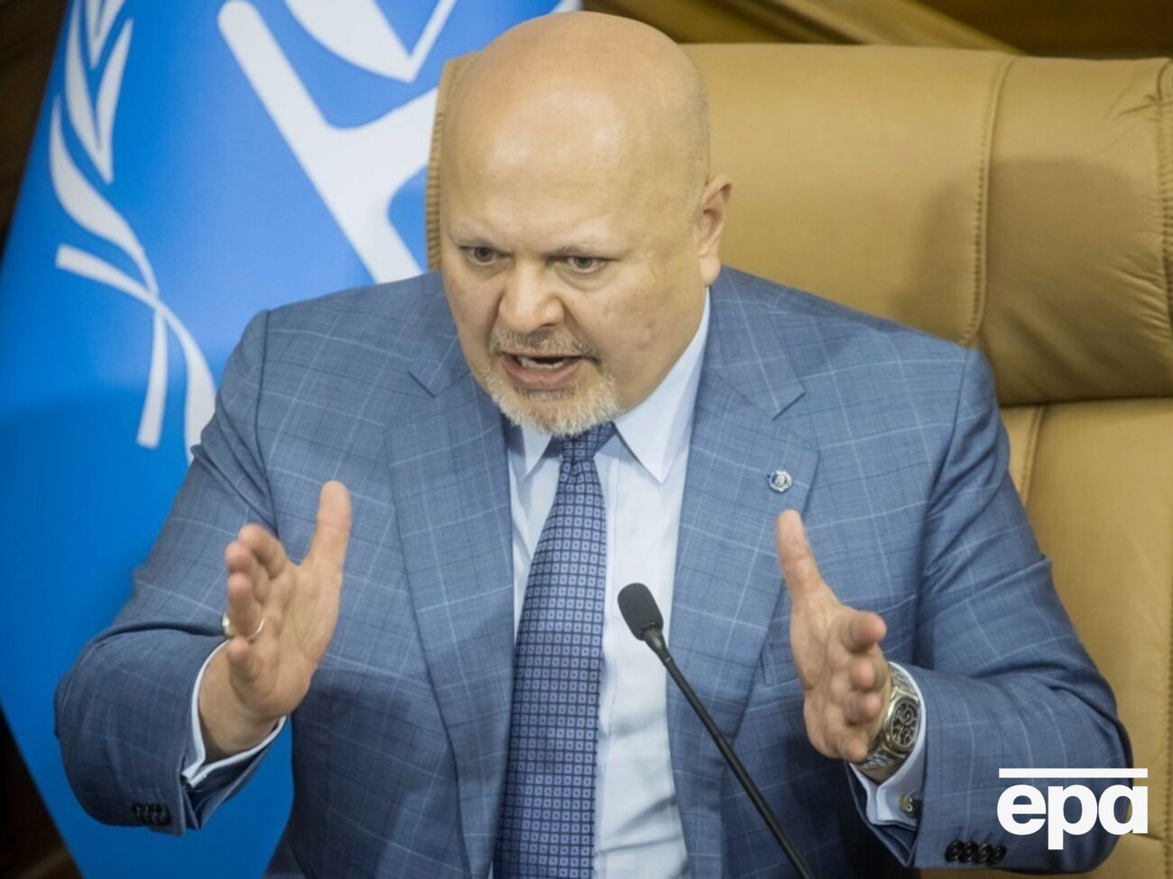 Хана обвиняют в домогательствах