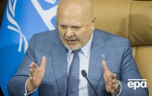 Хана звинувачують у домаганнях