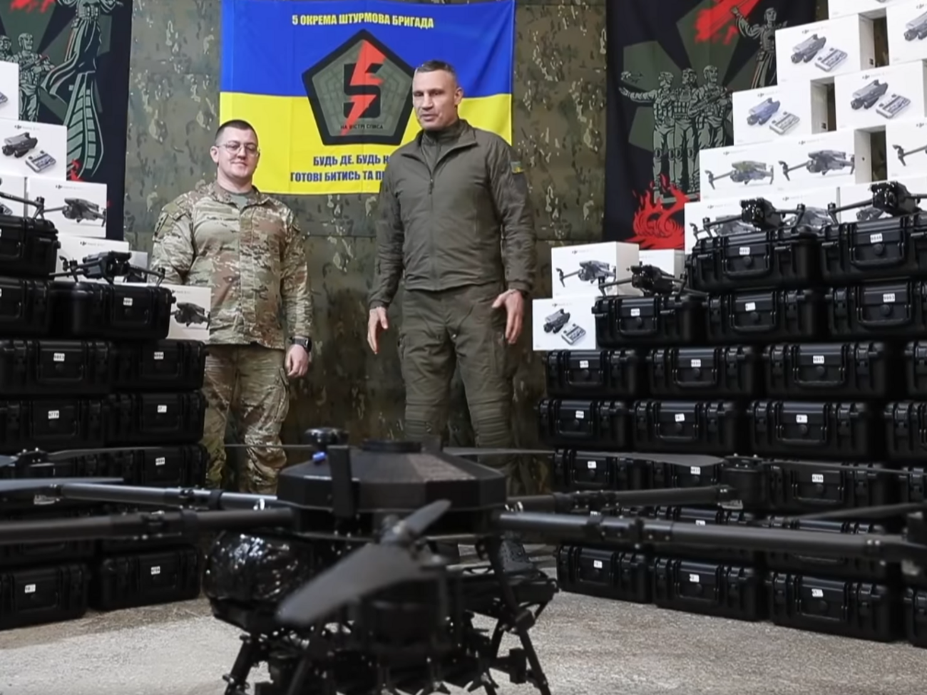 Виталий Кличко: Мы ищем все возможности – как бюджетные, так и привлекаем благотворительную помощь, за которую тоже покупаем и отправляем оснащение бойцам