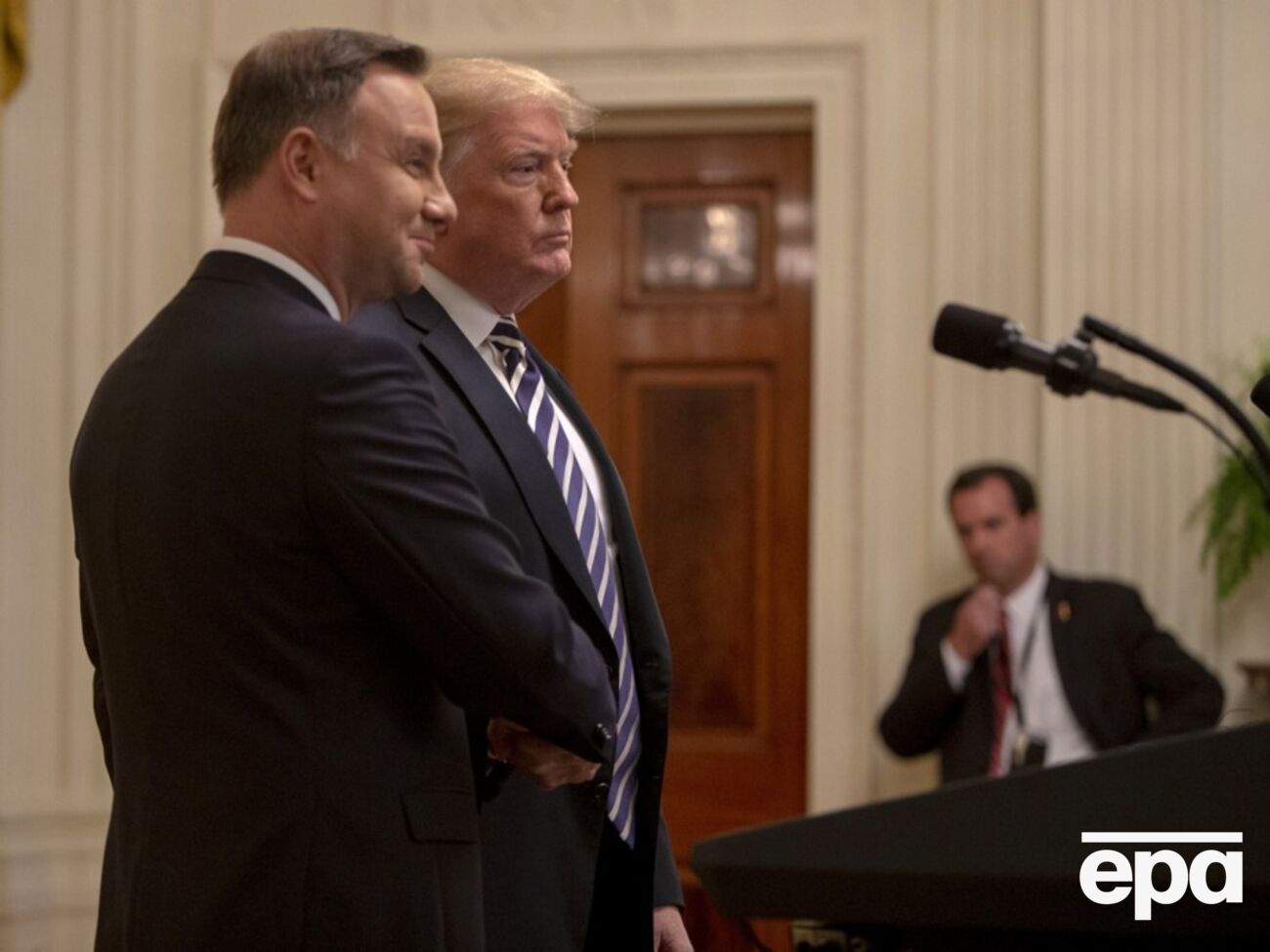 Дуда "багато вклав" у свої взаємини із Трампом (обидва на фото), розповів Туск