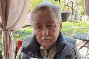 Поклад написав понад 150 пісень