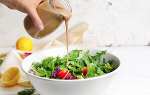 Заправки для салатів можуть бути легкими й корисними