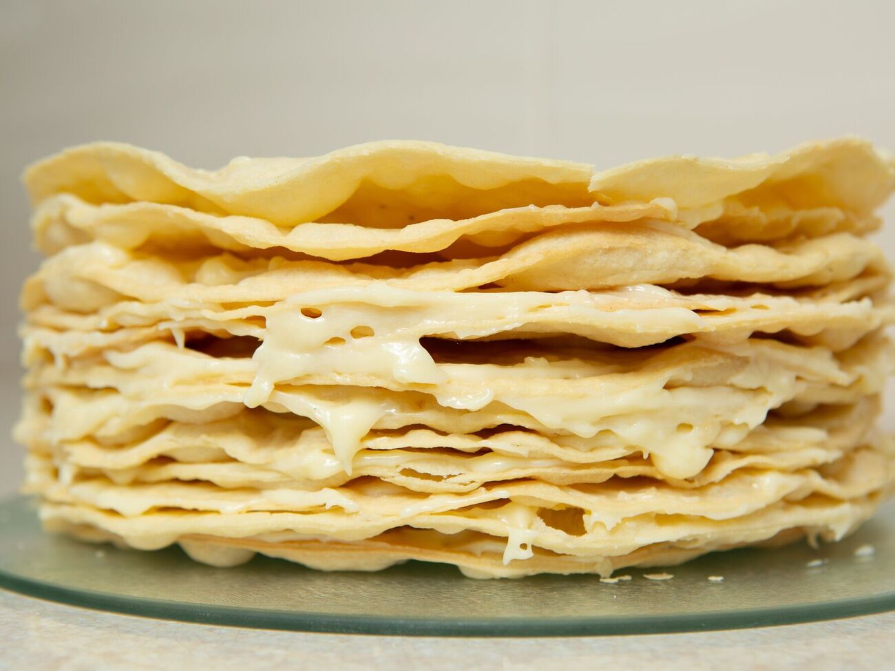 Коржі випікають по шість-сім хвилин