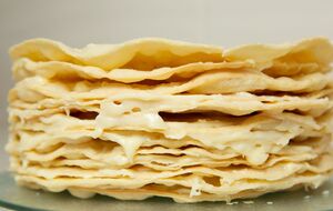 Коржі випікають по шість-сім хвилин