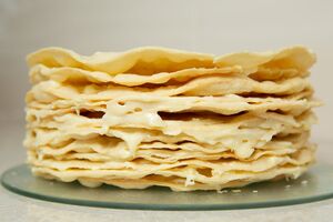 Коржи выпекаются по шесть-семь минут