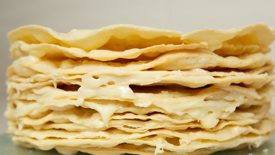 Коржі випікають по шість-сім хвилин