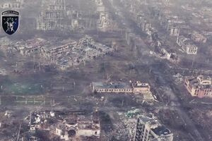 Російські окупанти стирають місто з лиця землі своїми КАБ й артилерією, розповіли українські військові