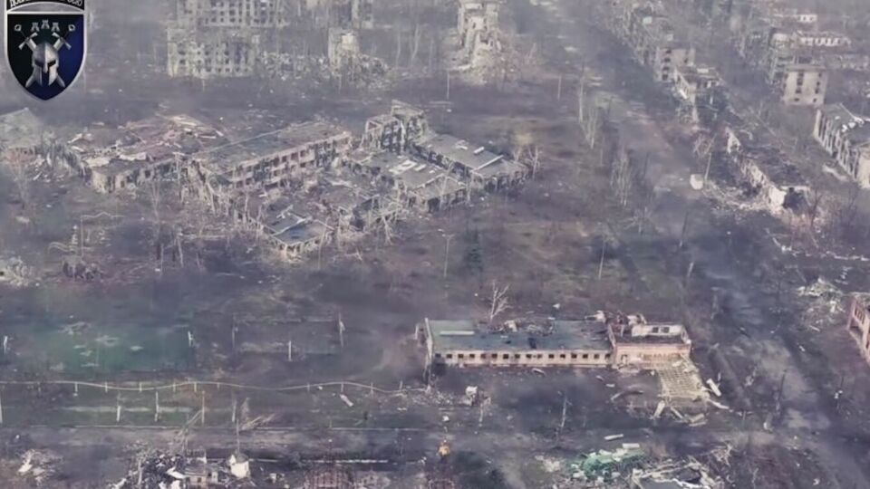 Російські окупанти стирають місто з лиця землі своїми КАБ й артилерією, розповіли українські військові