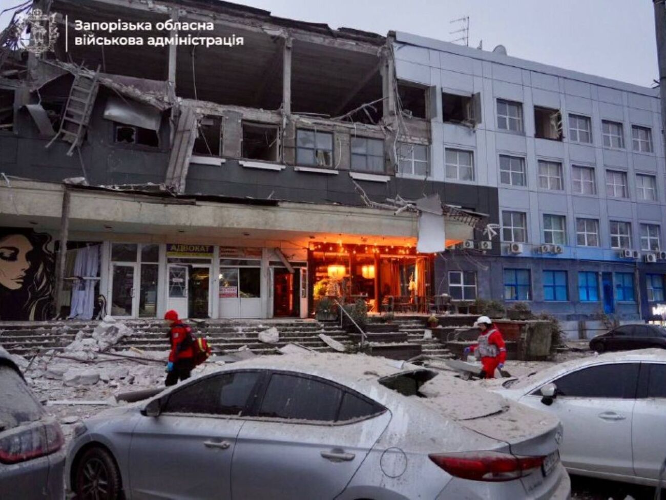 Позже из-под завалов извлекли тело женщины