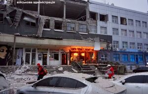 Позже из-под завалов извлекли тело женщины