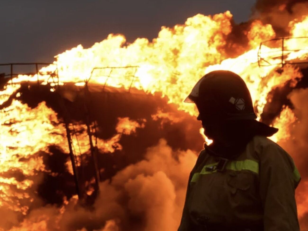 Місцеві жителі повідомляли про величезне полум'я