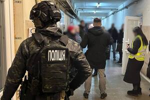 Силовики проводять затримання й вилучають речові докази