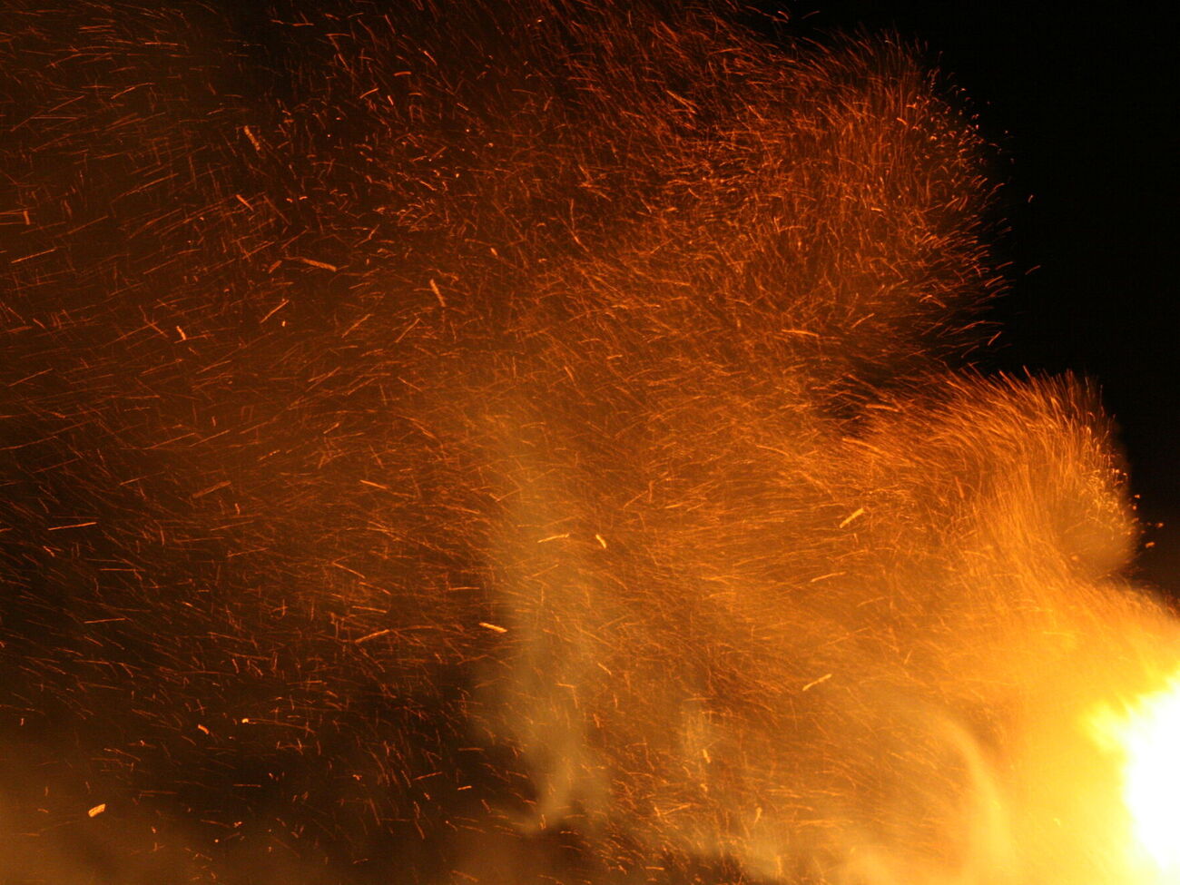 На нафтобазі у Брянську сталася пожежа після атаки дронів