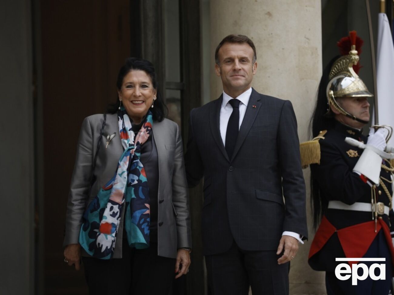 7 грудня Макрон бачився з президенткою Зурабішвілі, яка підтримала протест