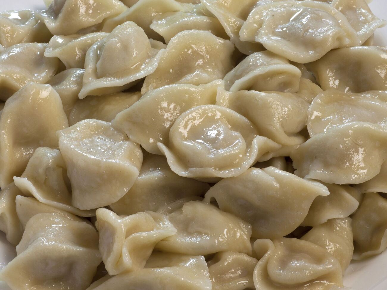 Китайские кулинары рекомендуют перед варкой пельменей замочить их