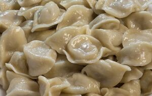 Китайские кулинары рекомендуют перед варкой пельменей замочить их