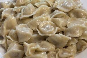 Китайские кулинары рекомендуют перед варкой пельменей замочить их