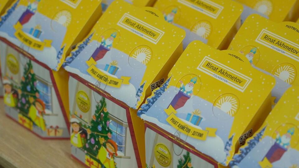 Фонд Ріната Ахметова надіслав новорічні привітання дітям