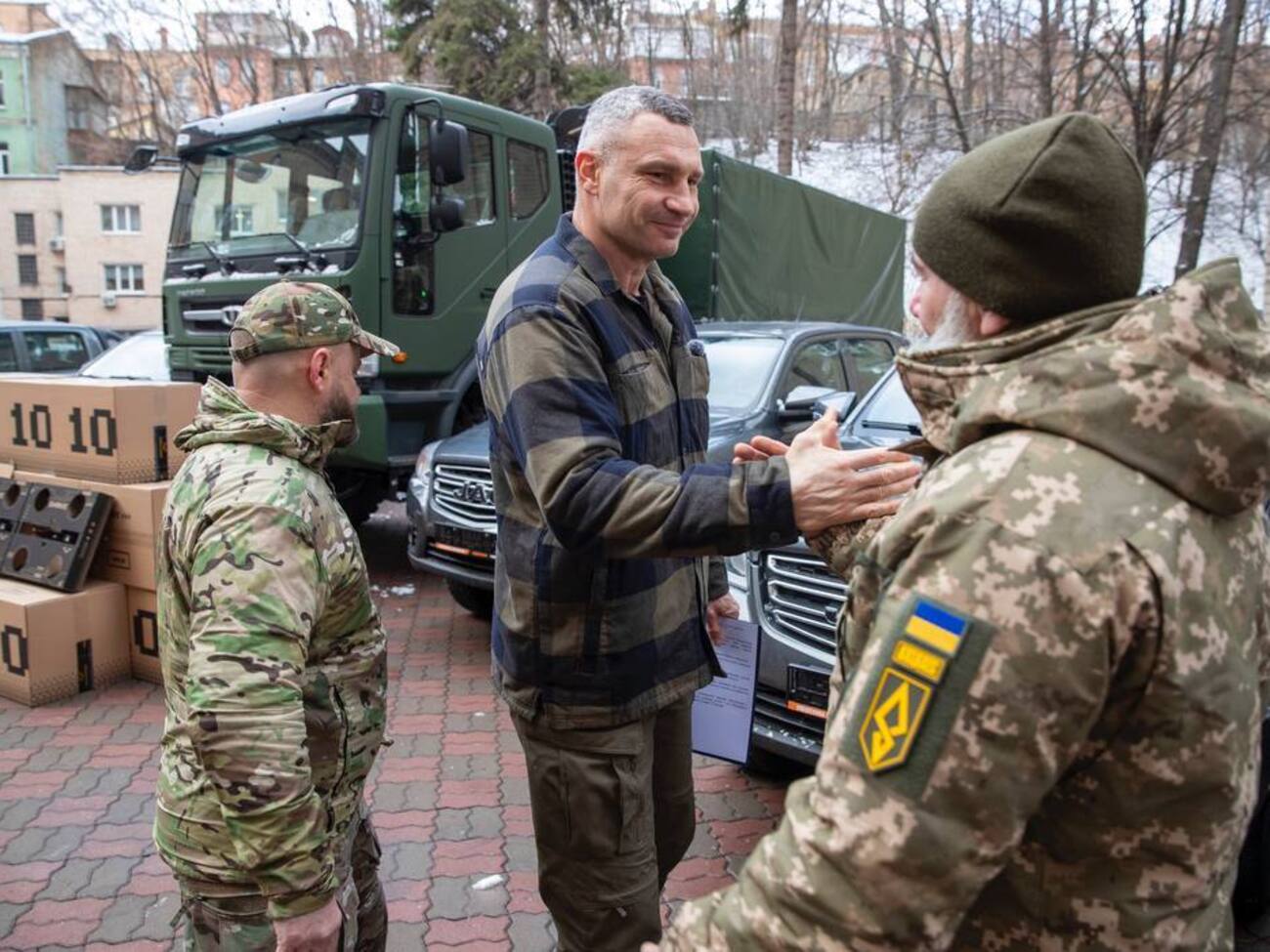 Громада Києва передала нову партію допомоги оборонцям
