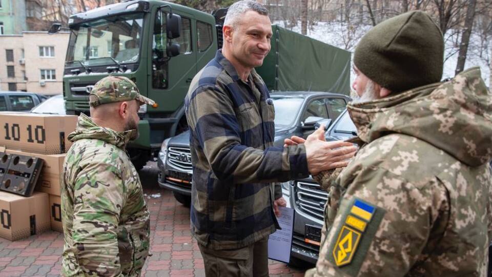 Община Киева передала новую партию помощи защитникам