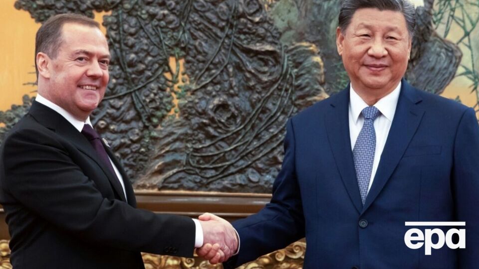 Лидер Китая встретился с заместителем председателя российского Совета нацбезопасности и напомнил о трех принципах недопущения обострения войны