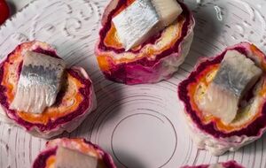 Сельдь можно заменить другой слабосоленой рыбой