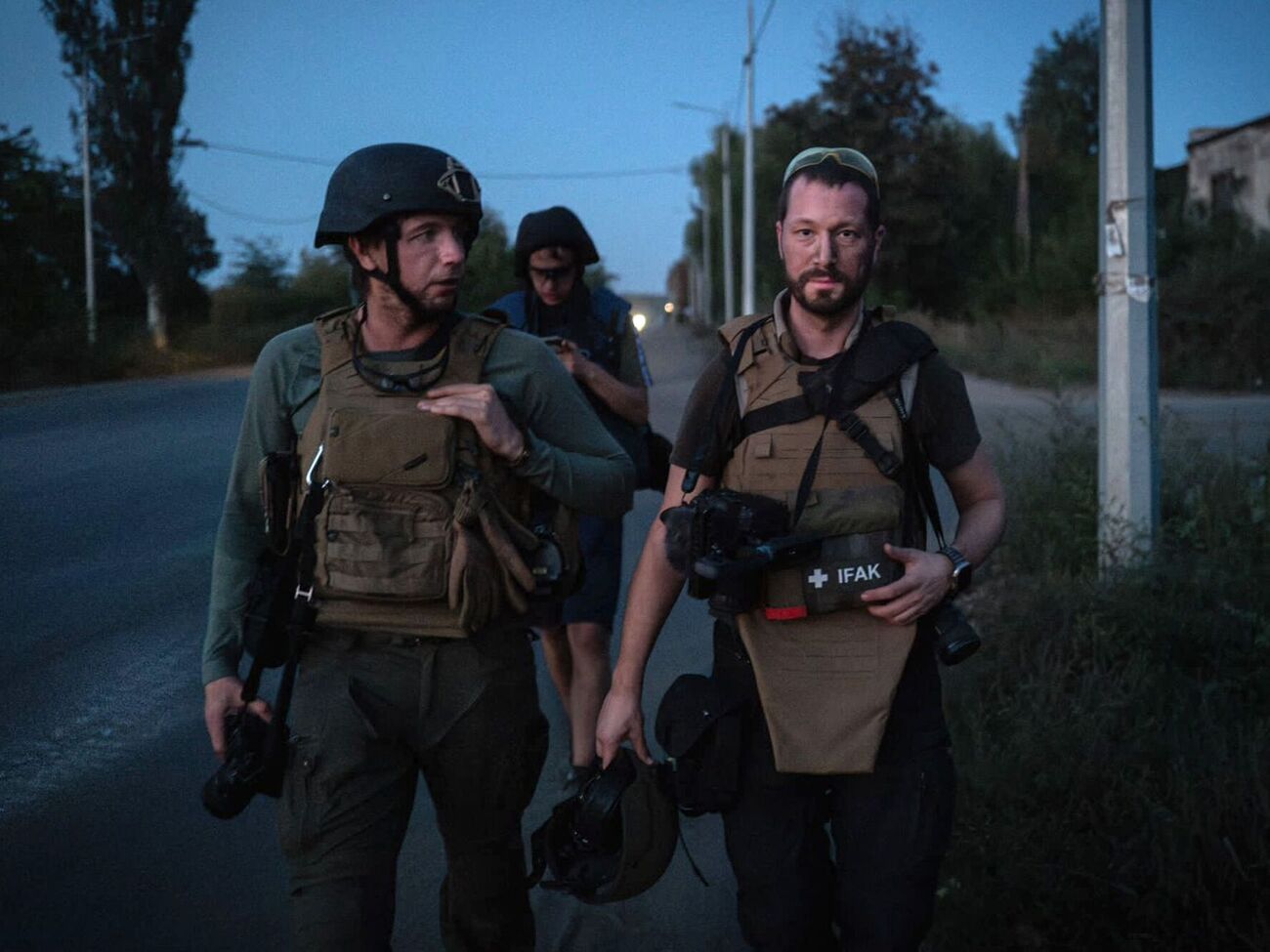 Ленту представит режиссер Чернов (на фото справа)