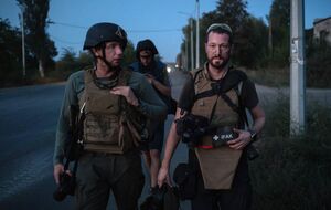 Ленту представит режиссер Чернов (на фото справа)