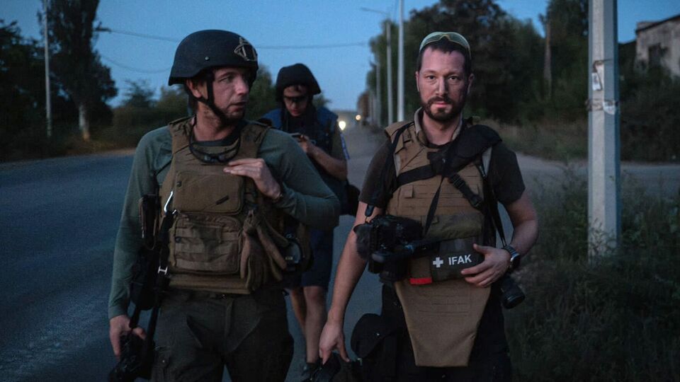 Ленту представит режиссер Чернов (на фото справа)