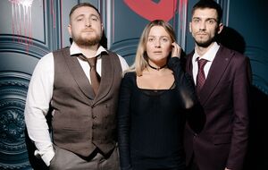 Песня "Дотикам" в исполнении Kola и группы Bulvar Lu – это история о двух влюбленных