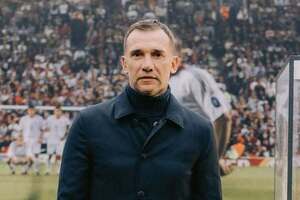 Шевченко привіз в Україну "Золотий м'яч", який здобув 20 років тому