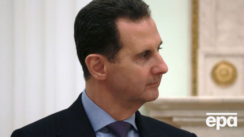 Перед тем, как бежать, Асад приказал сирийским военным "держаться", рассказали источники издания