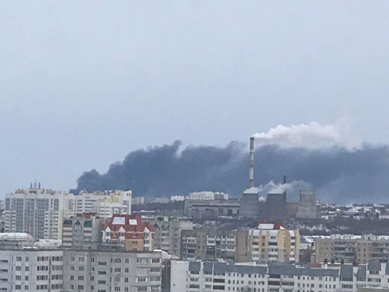 В результате атаки на один из крупнейших терминалов нефтепродуктов в пригороде Орла возник большой пожар