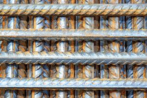 Неэффективность европейских санкций против российской металлургии позволяет Путину продолжать войну в Украине, написала Kyiv Post