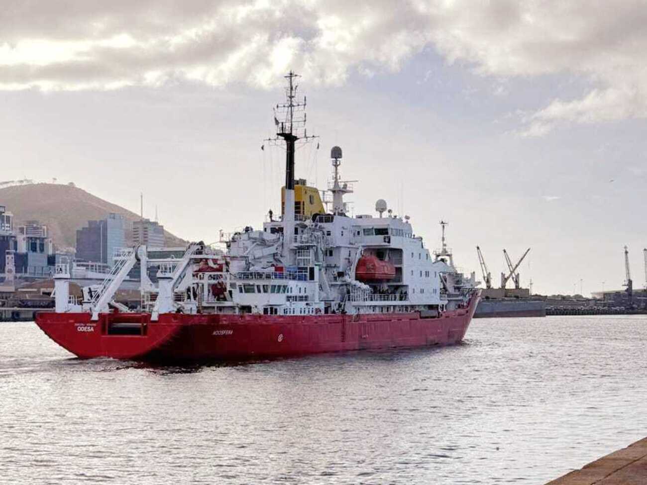 "Ноосфера" вышел из Кейптауна