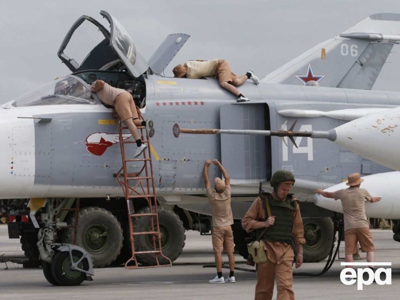 Россия стремится перегруппировать и передислоцировать свои силы "в соответствии с развитием событий", пояснил источник