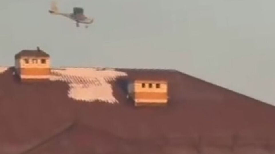 По словам местных, дрон, вероятно, попал в базу ОМОН