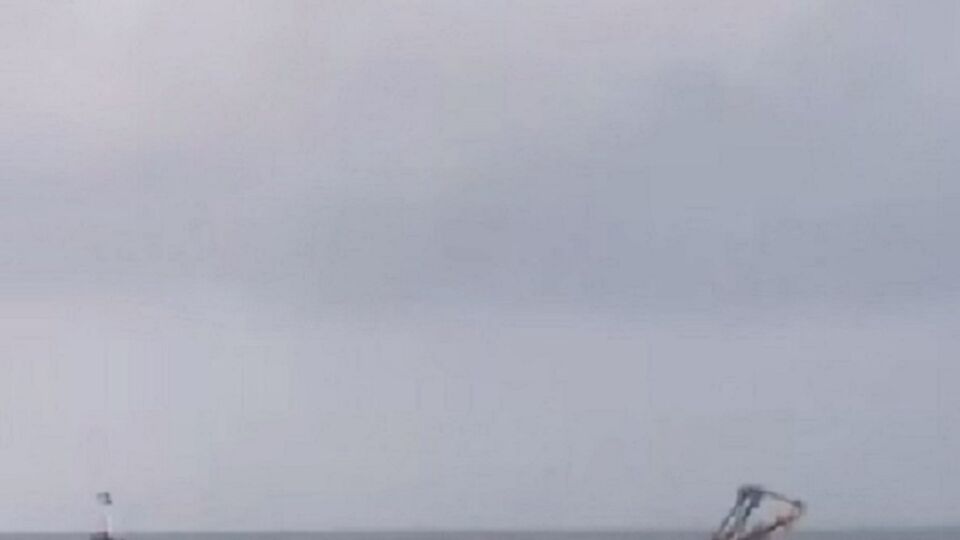 Плавучий кран намагалися відбуксирувати