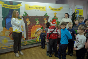 Новорічні акції Фонду Ріната Ахметова для дітей проводять у містах України