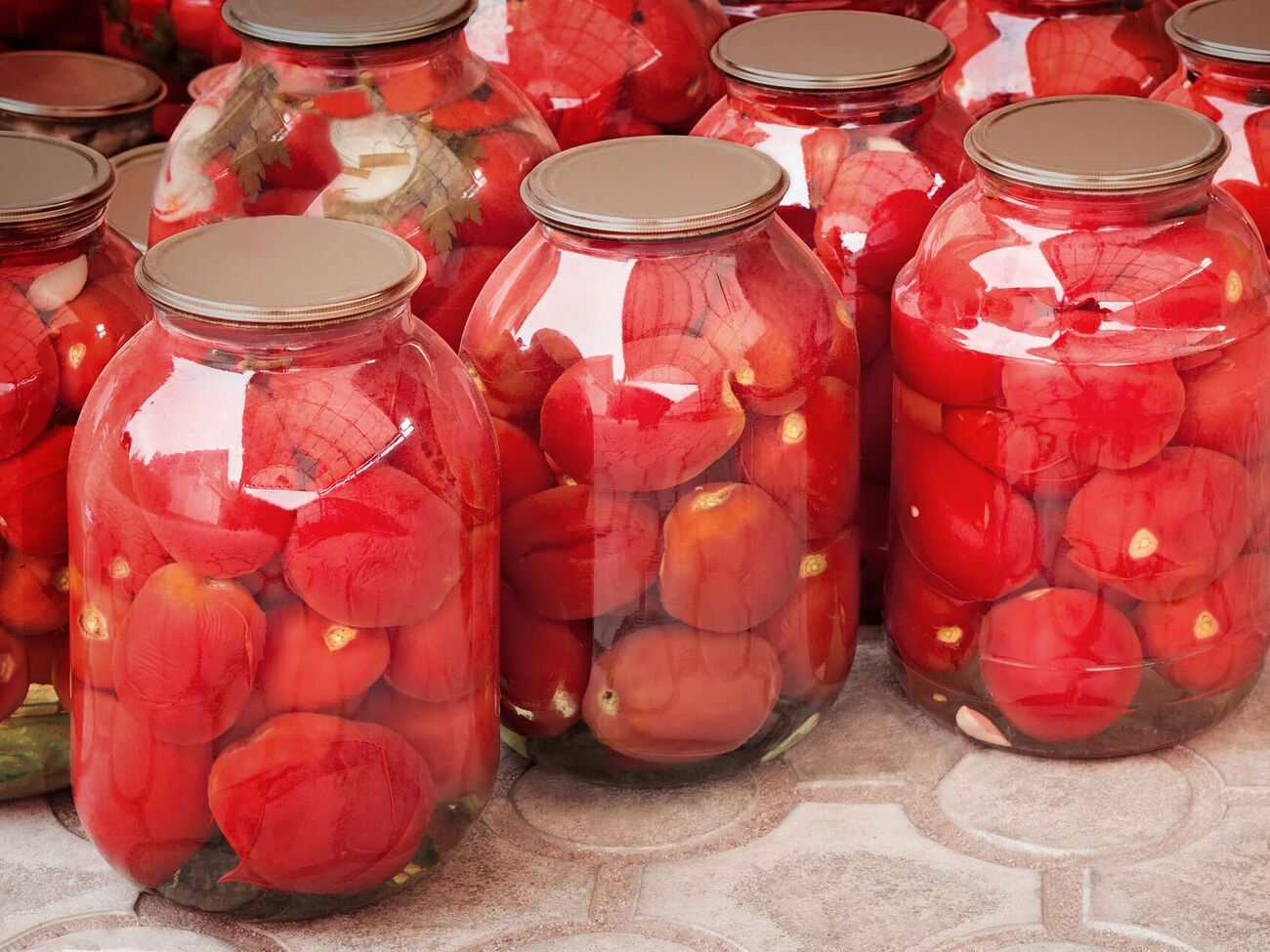 Щоб продовжити строк придатності, шийку банку потрібно продезінфікувати сумішшю з гірчичного порошку