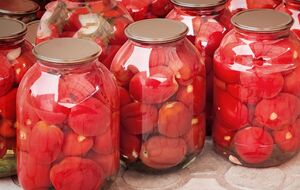 Щоб продовжити строк придатності, шийку банку потрібно продезінфікувати сумішшю з гірчичного порошку