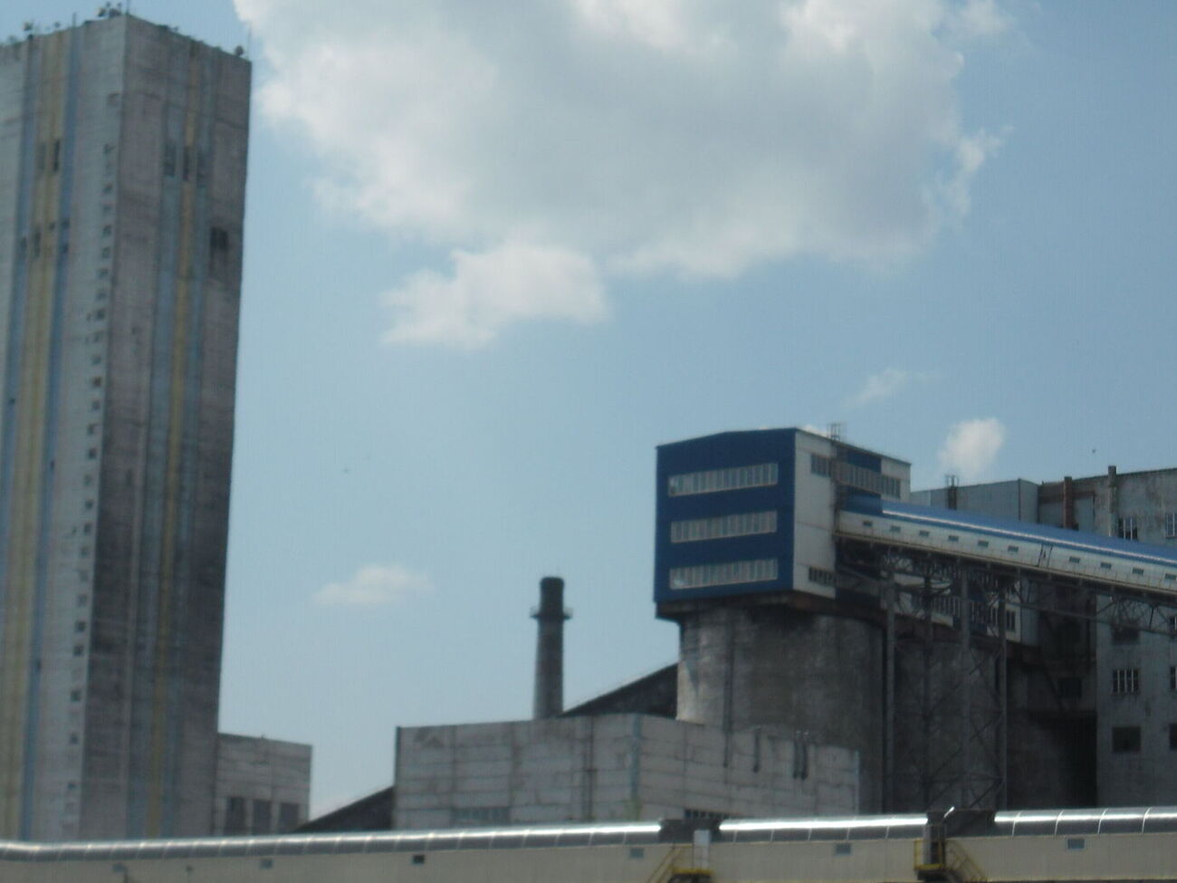 Покровск имеет стратегическое значение не только из-за добычи коксующегося угля, но и из-за своей роли как важного транспортного узла, пишет автор Bloomberg