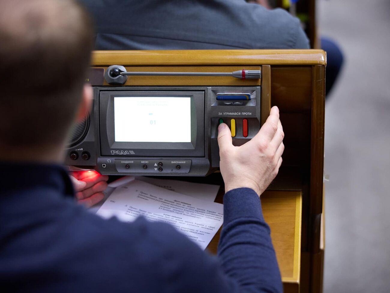 Парламент отправил законопроект о множественном гражданстве на экспертизу Конституционного Суда