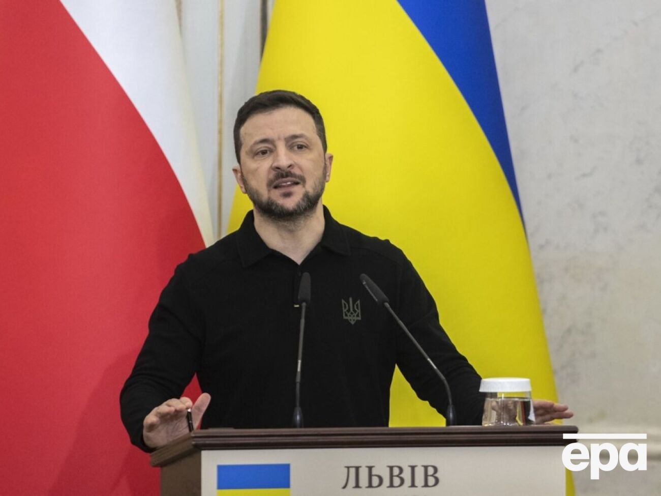 Президент Украины подчеркнул, что не нуждается в посредниках ни из других стран, ни внутри государства