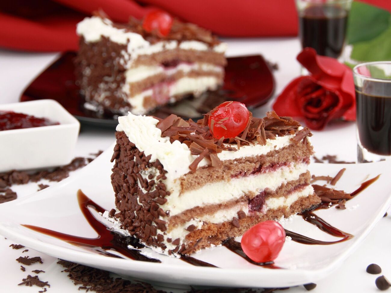 Торт содержит сливочный крем