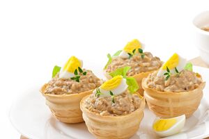 С маслом из-под шпротов можно приготовить вкусный паштет