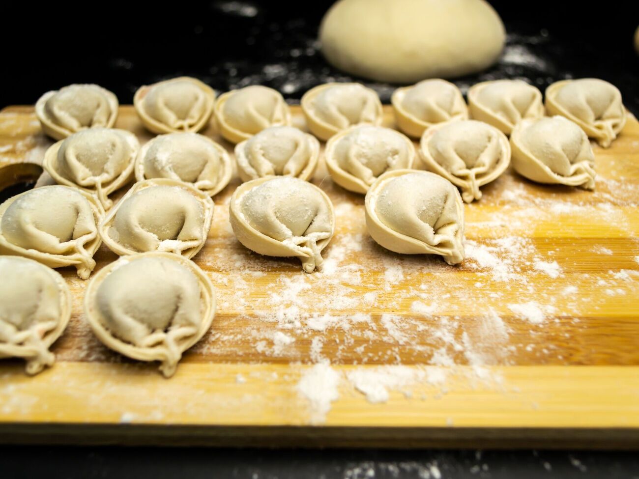 Тесто по этому рецепту очень удобное в работе, податливое и совсем не липнет к рукам